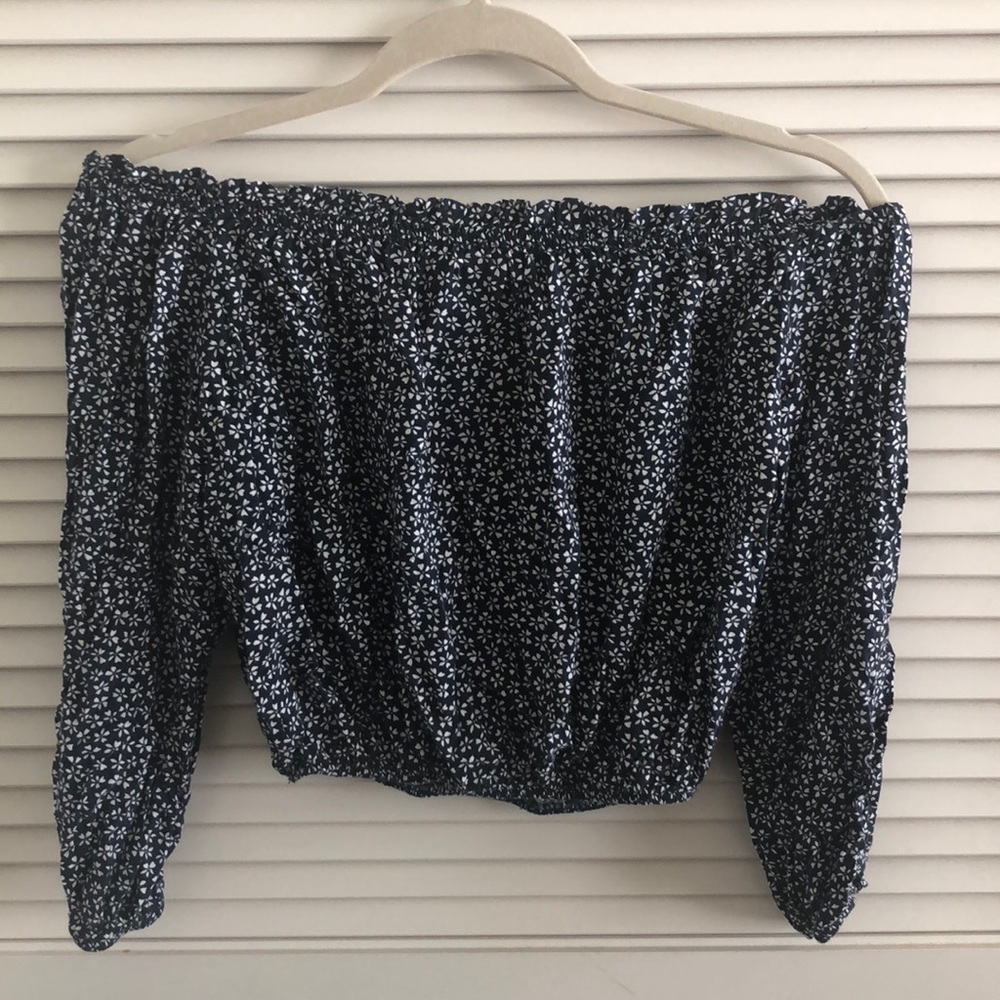 BRANDY💗MELVILLE Off-the-Shoulder Top!!
